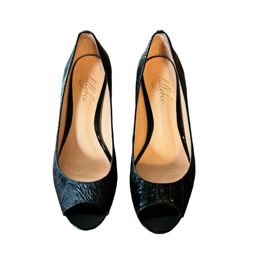 Women’s Lillybee Size 38 Black Patent Leather Embossed Wedge Heels.
